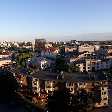 Чудова Квартира В Центрі Міста Rivne Buitenkant foto