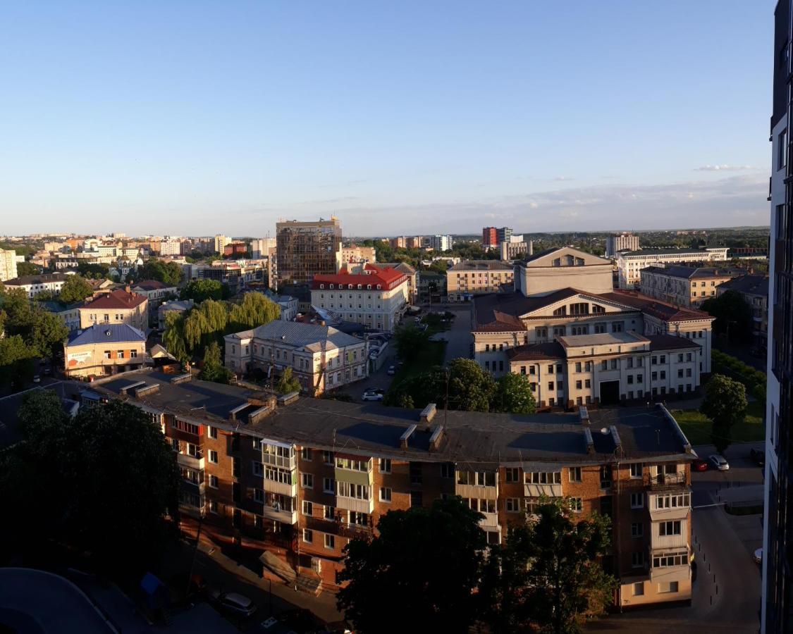 Чудова Квартира В Центрі Міста Rivne Buitenkant foto